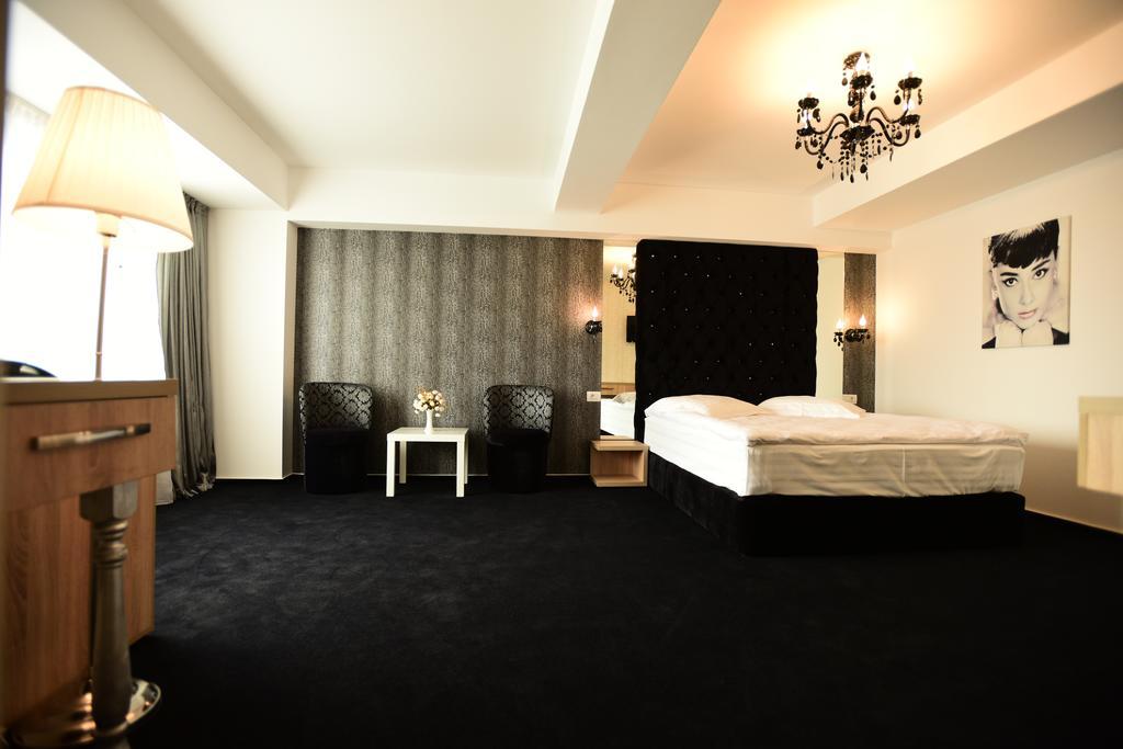 קריובה La Rocca Boutique Hotel מראה חיצוני תמונה