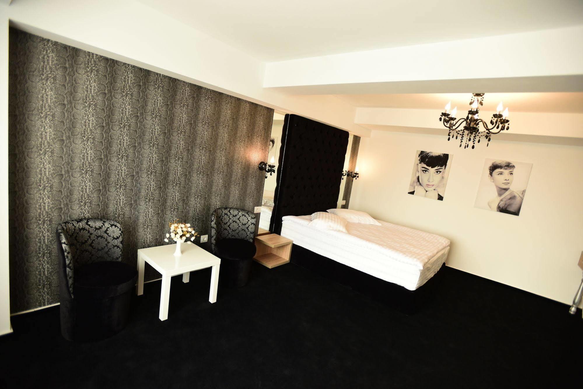 קריובה La Rocca Boutique Hotel מראה חיצוני תמונה