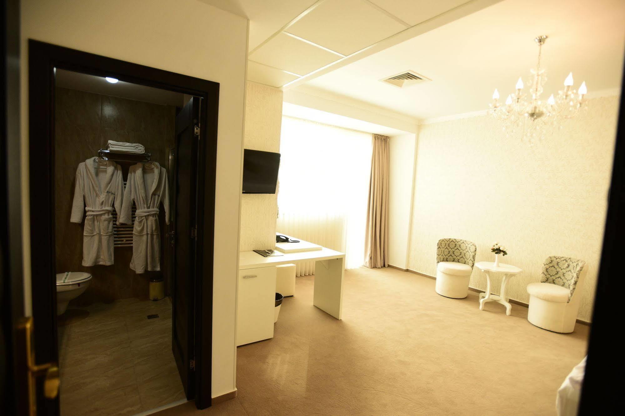 קריובה La Rocca Boutique Hotel מראה חיצוני תמונה